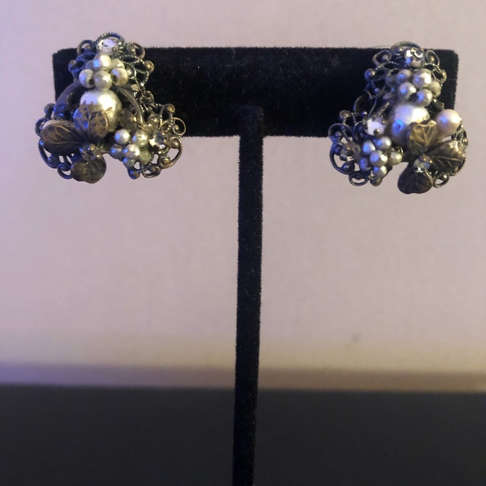 🌸VTG DeMario NY Seed Pearl, Baroque Pearl and Crystal Clip on Earrings